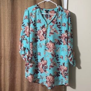 Floral top with 3/4 sleeves